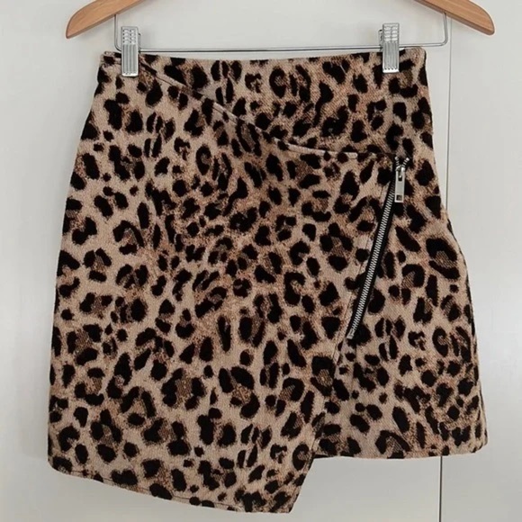 H&M Leopard Print Mini Skirt 4 US - Picture 2 of 6